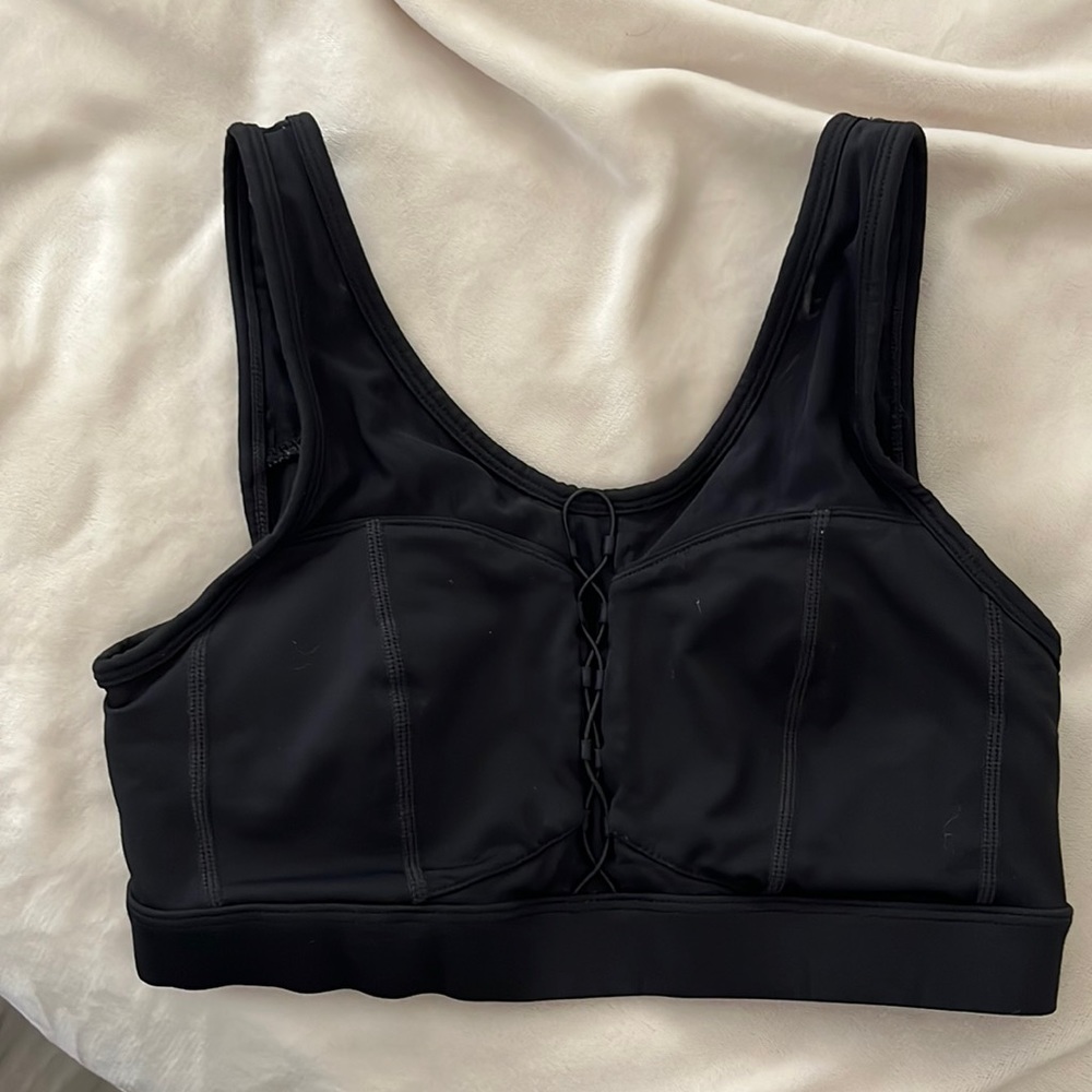 Black sports bra